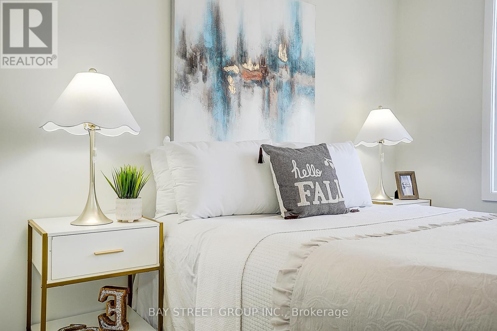 Th 62 - 31 Honeycrisp Crescent, Vaughan, ON