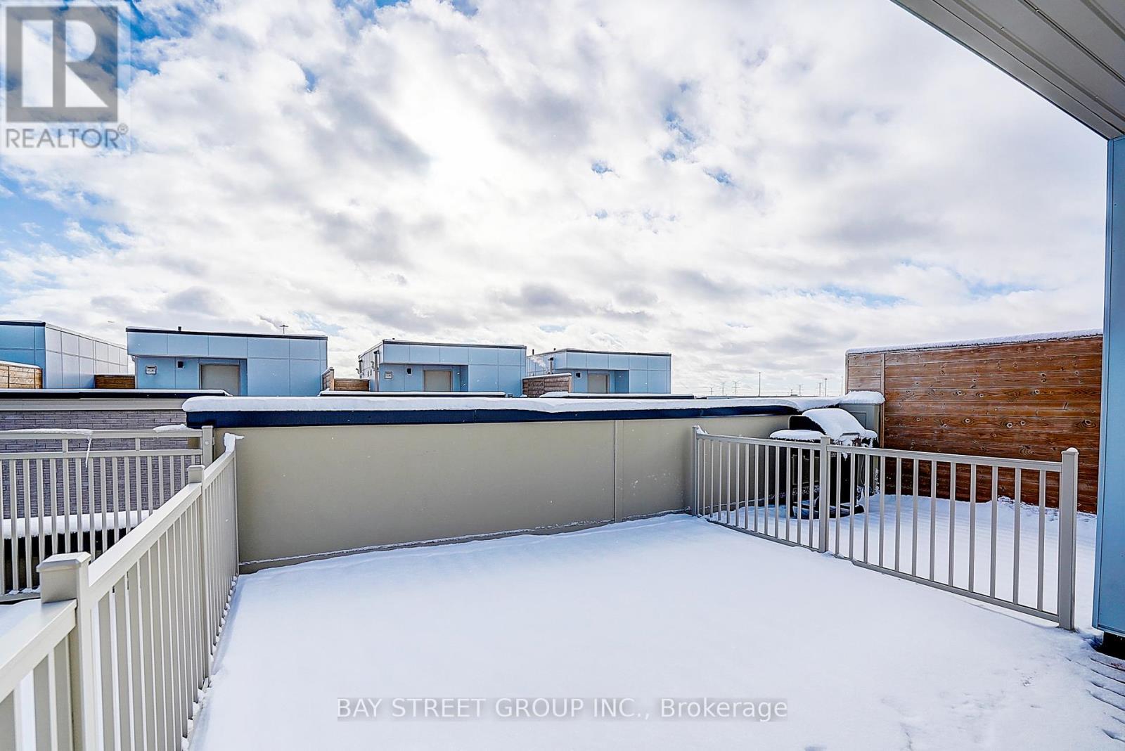 Th 62 - 31 Honeycrisp Crescent, Vaughan, ON