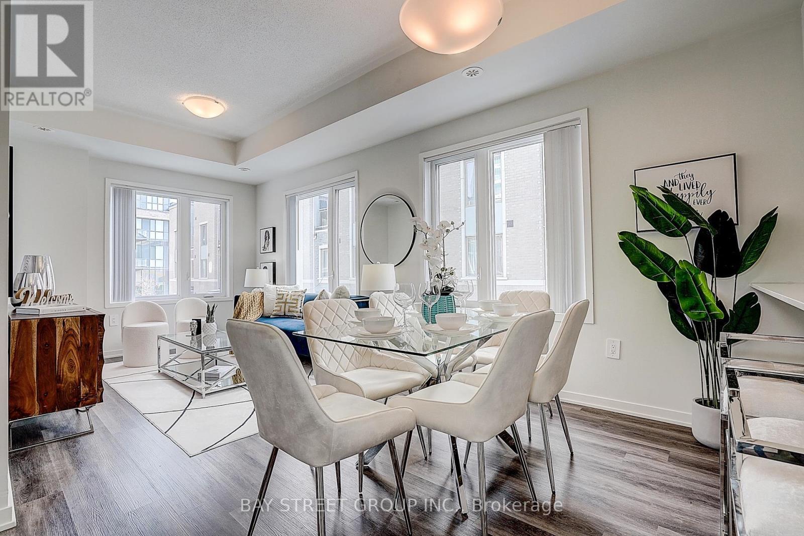 Th 62 - 31 Honeycrisp Crescent, Vaughan, ON