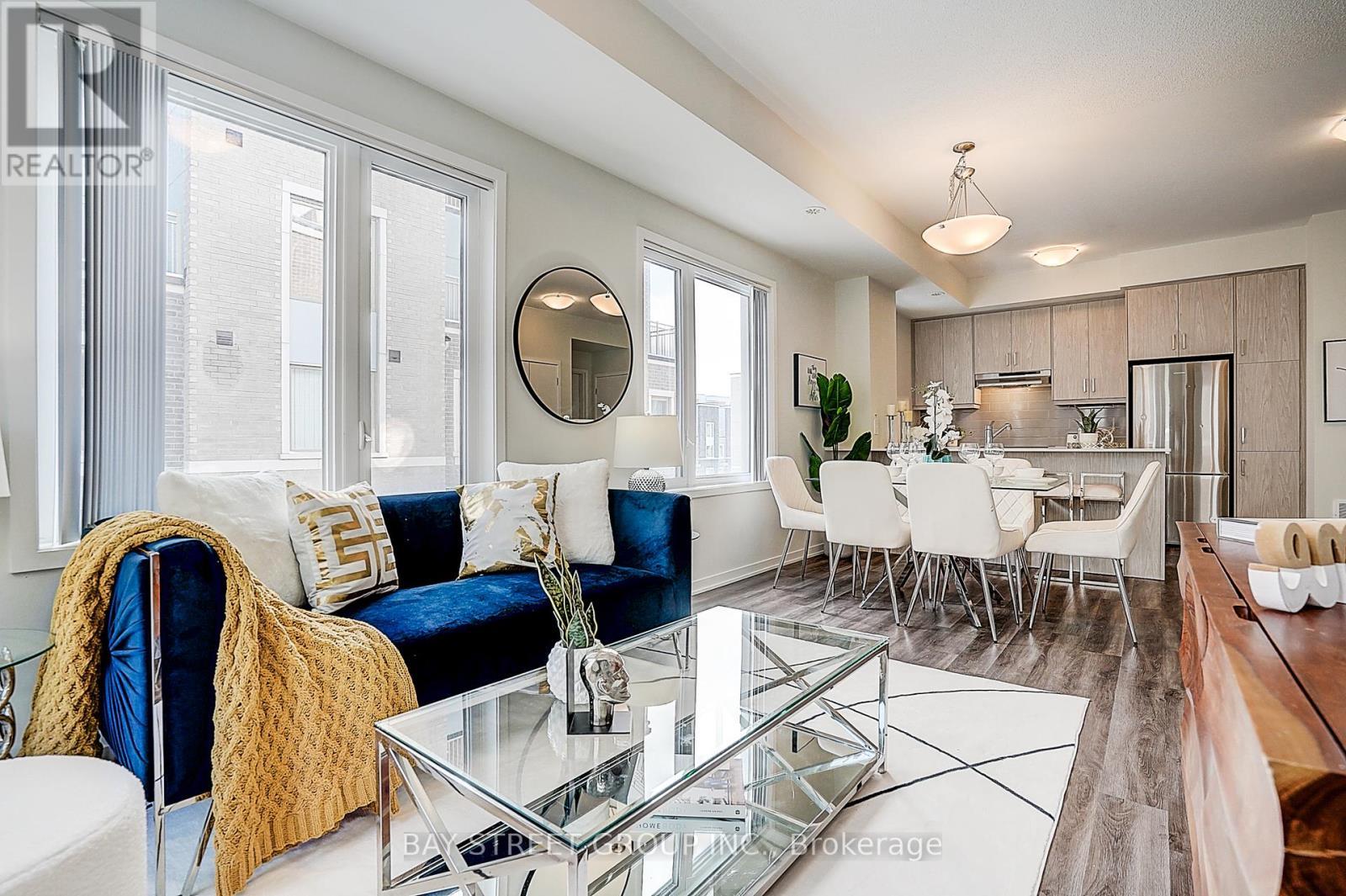 Th 62 - 31 Honeycrisp Crescent, Vaughan, ON