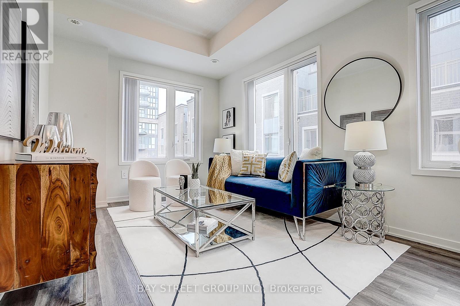 Th 62 - 31 Honeycrisp Crescent, Vaughan, ON