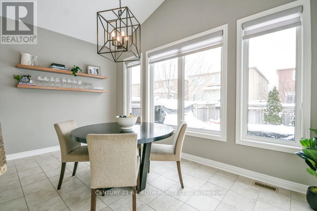 304 Downy Emerald Drive, Bradford West Gwillimbury, ON - Indoor Photo Showing Dining Room