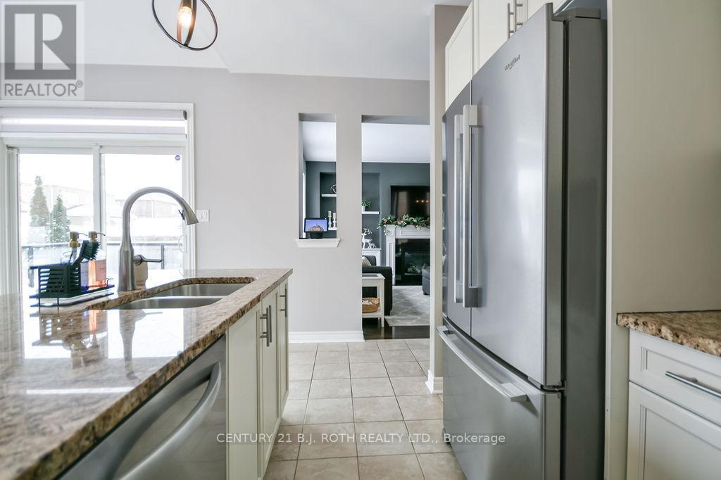 304 Downy Emerald Drive, Bradford West Gwillimbury, ON - Indoor Photo Showing Kitchen With Stainless Steel Kitchen With Double Sink With Upgraded Kitchen