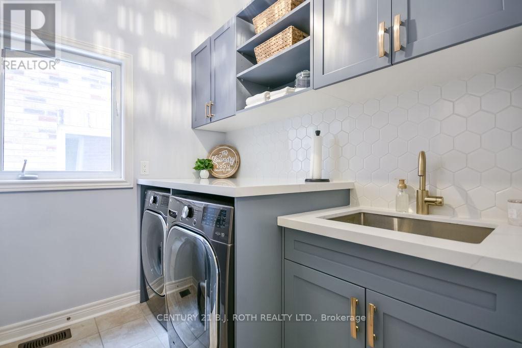 304 Downy Emerald Drive, Bradford West Gwillimbury, ON - Indoor Photo Showing Laundry Room