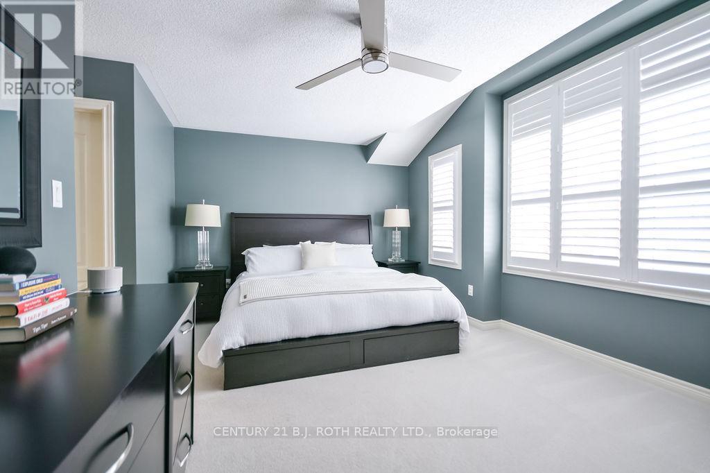 304 Downy Emerald Drive, Bradford West Gwillimbury, ON - Indoor Photo Showing Bedroom