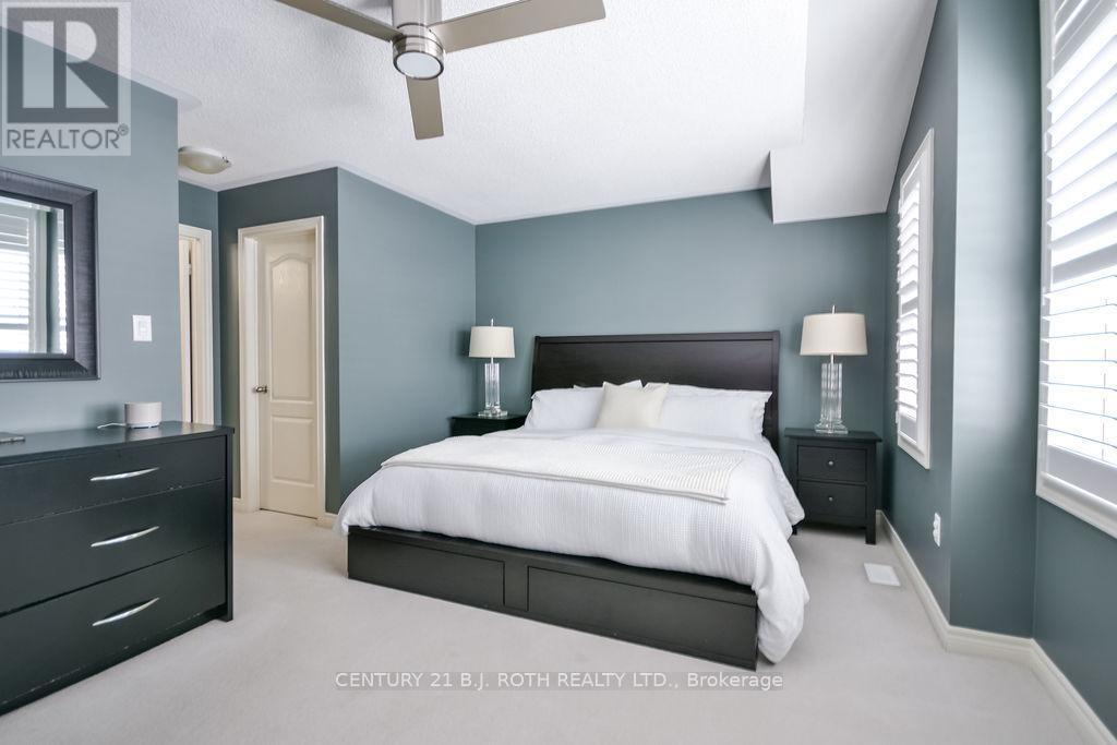 304 Downy Emerald Drive, Bradford West Gwillimbury, ON - Indoor Photo Showing Bedroom