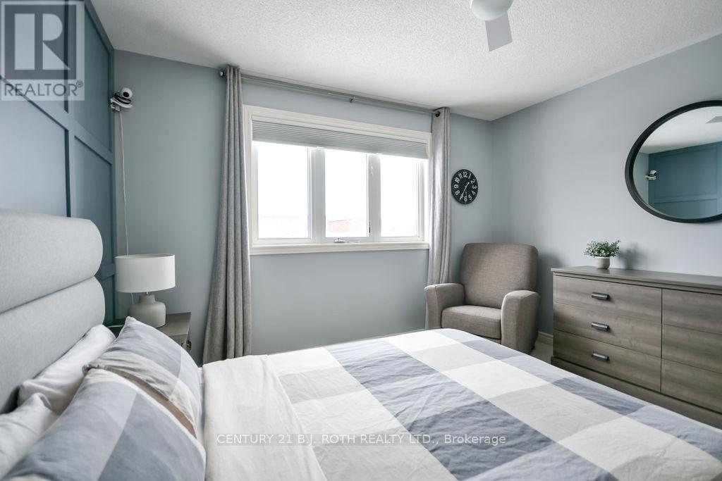 304 Downy Emerald Drive, Bradford West Gwillimbury, ON - Indoor Photo Showing Bedroom
