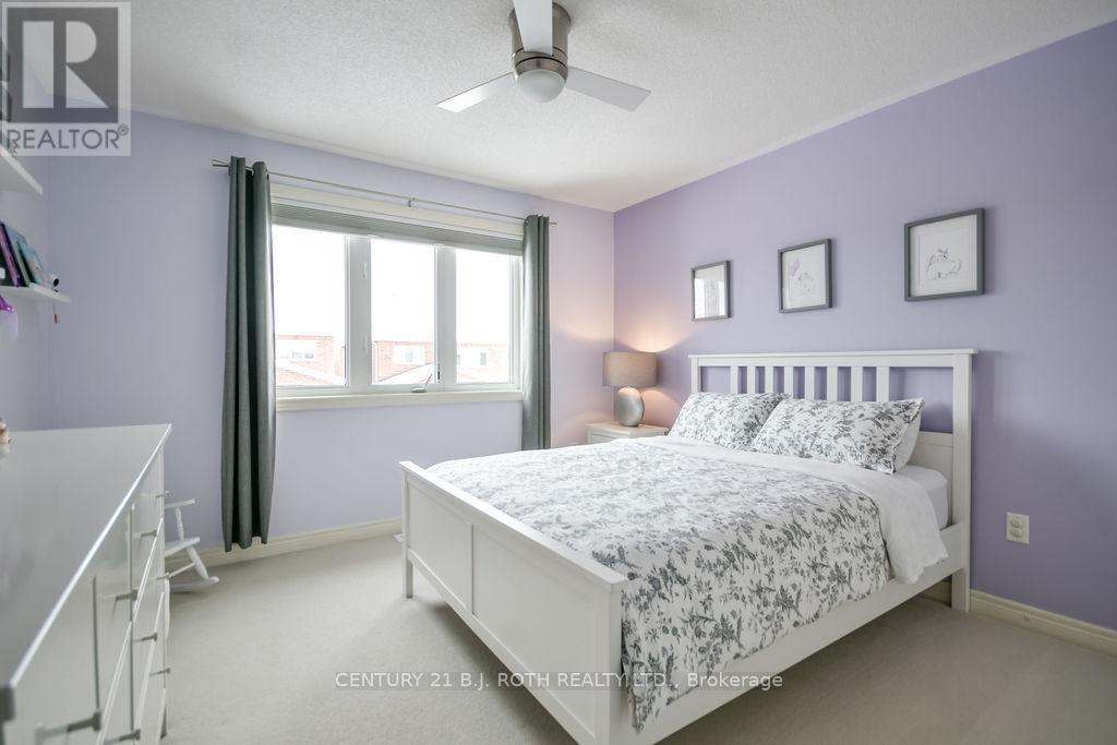 304 Downy Emerald Drive, Bradford West Gwillimbury, ON - Indoor Photo Showing Bedroom