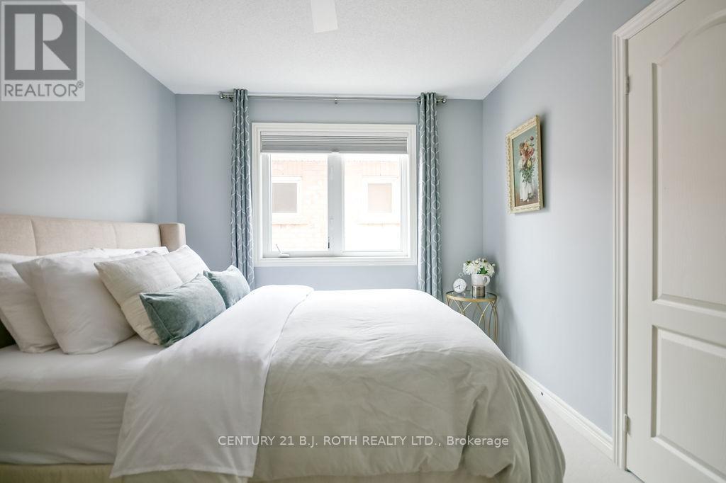 304 Downy Emerald Drive, Bradford West Gwillimbury, ON - Indoor Photo Showing Bedroom