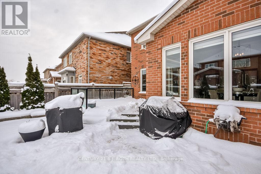 304 Downy Emerald Drive, Bradford West Gwillimbury, ON - Outdoor With Deck Patio Veranda