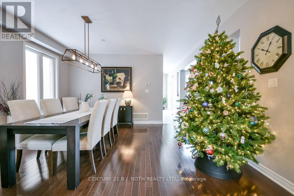 304 Downy Emerald Drive, Bradford West Gwillimbury, ON - Indoor Photo Showing Dining Room