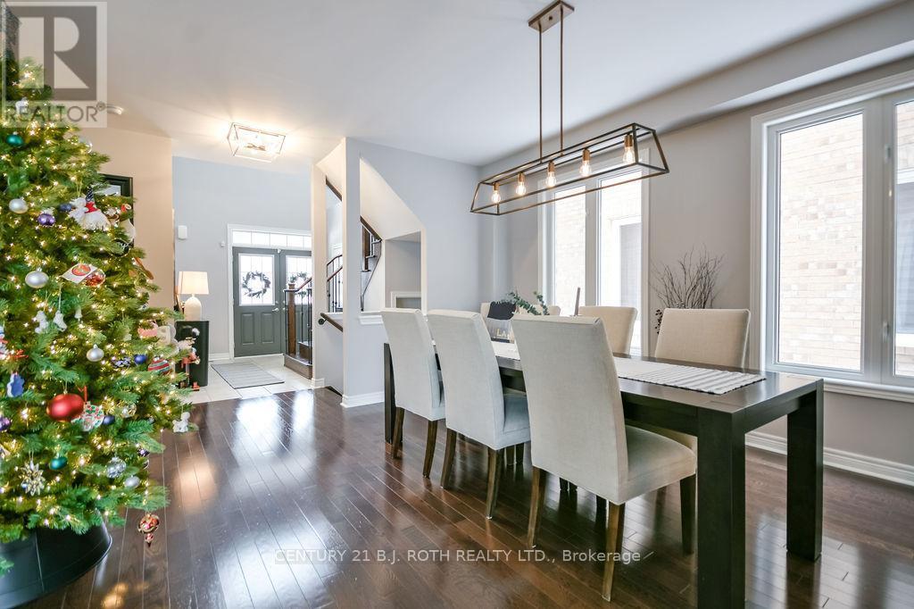 304 Downy Emerald Drive, Bradford West Gwillimbury, ON - Indoor Photo Showing Dining Room