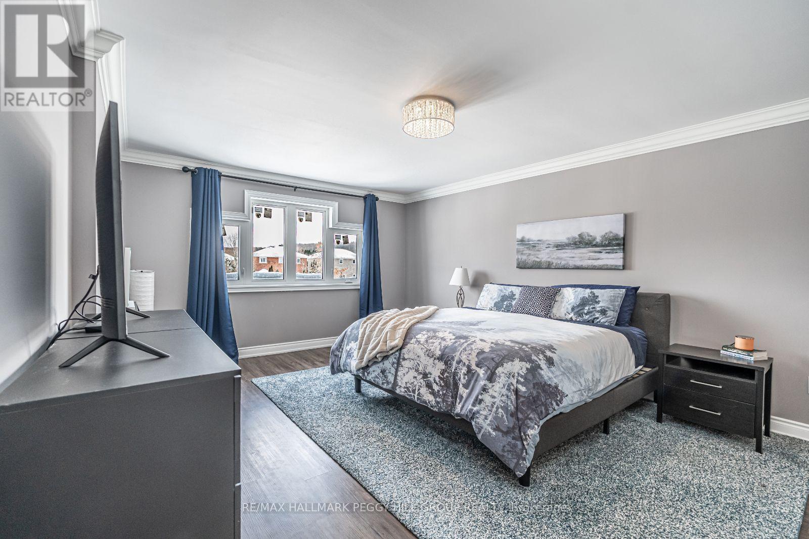 99 Mcintyre Drive, Barrie, ON - Indoor Photo Showing Bedroom