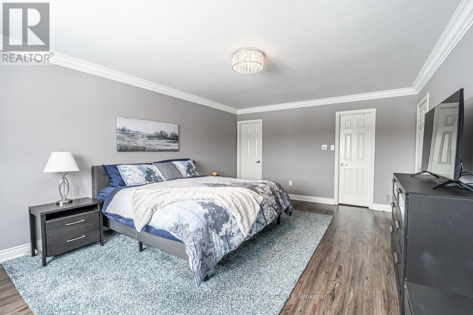 99 Mcintyre Drive, Barrie, ON - Indoor Photo Showing Bedroom