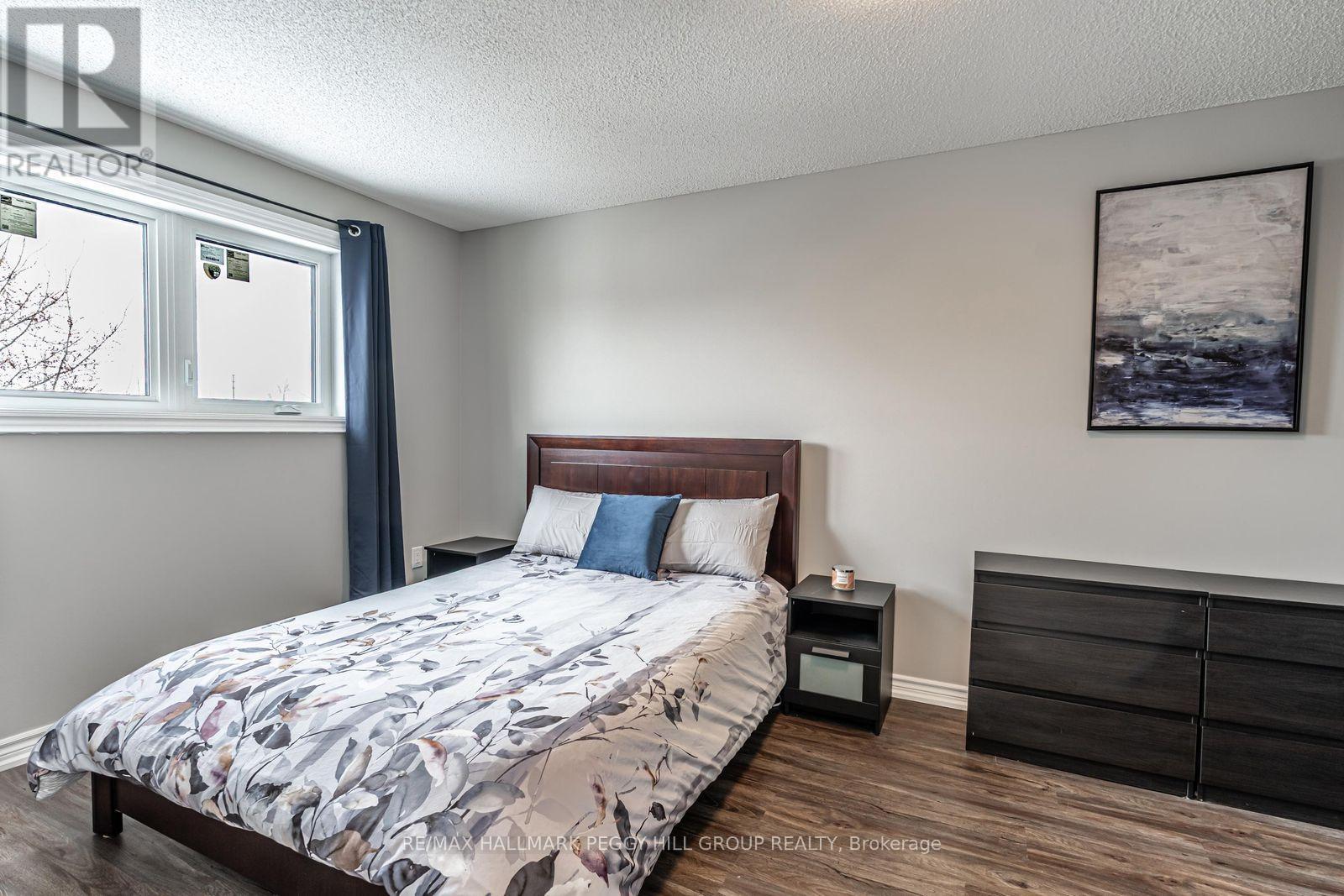 99 Mcintyre Drive, Barrie, ON - Indoor Photo Showing Bedroom