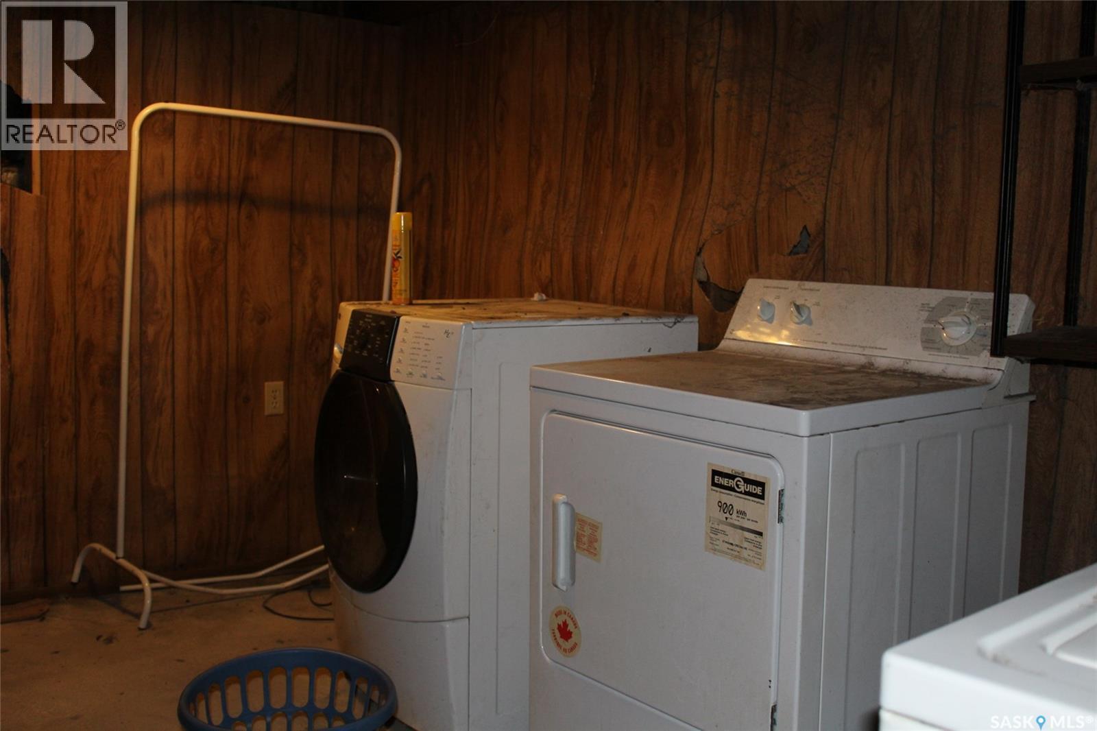 508 1St Avenue E, Lampman, SK - Indoor Photo Showing Laundry Room