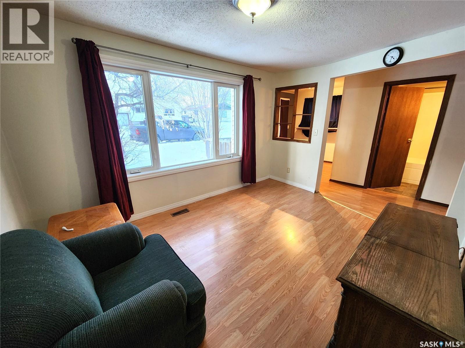 508 1St Avenue E, Lampman, SK - Indoor