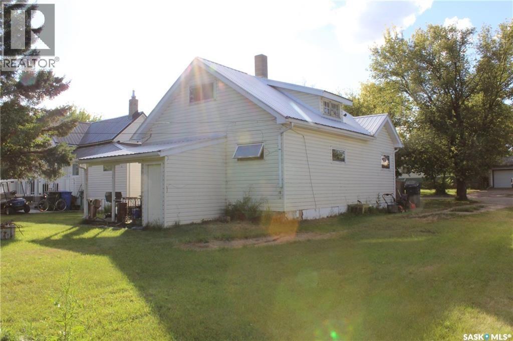 508 1St Avenue E, Lampman, SK - Outdoor With Exterior