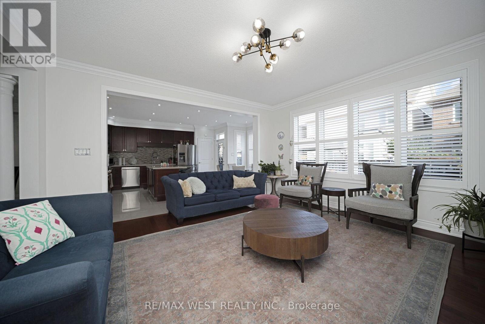 43 Swanton Road, Brampton, ON - Indoor Photo Showing Living Room