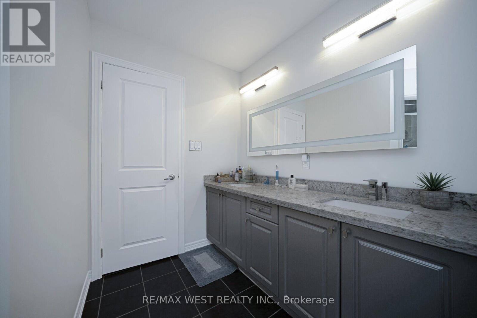 43 Swanton Road, Brampton, ON - Indoor Photo Showing Bathroom