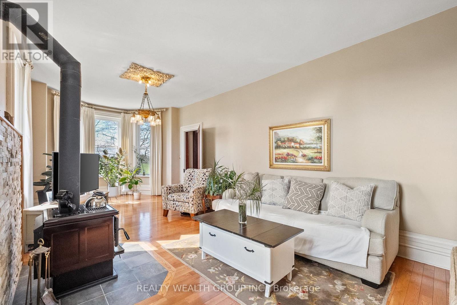 1201 Salem Road, Kawartha Lakes, ON - Indoor Photo Showing Living Room