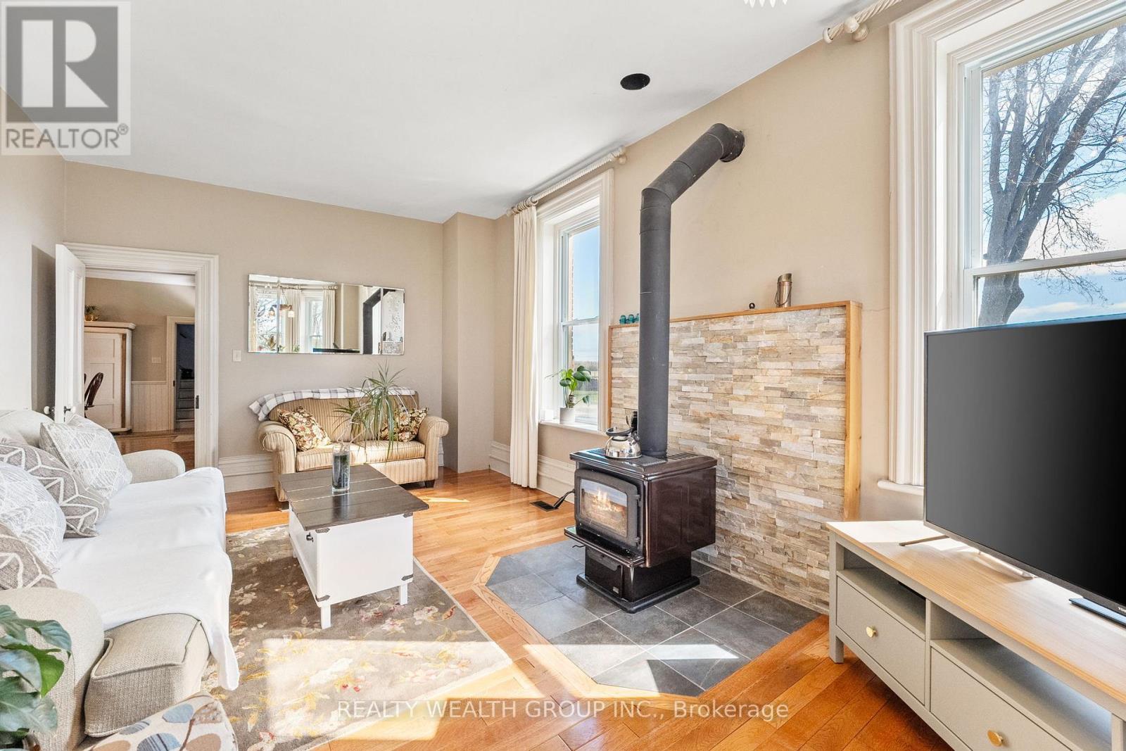 1201 Salem Road, Kawartha Lakes, ON - Indoor Photo Showing Living Room