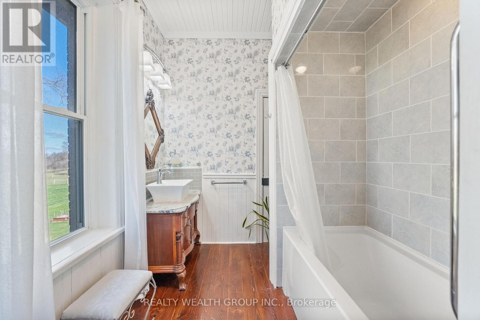 1201 Salem Road, Kawartha Lakes, ON - Indoor Photo Showing Bathroom