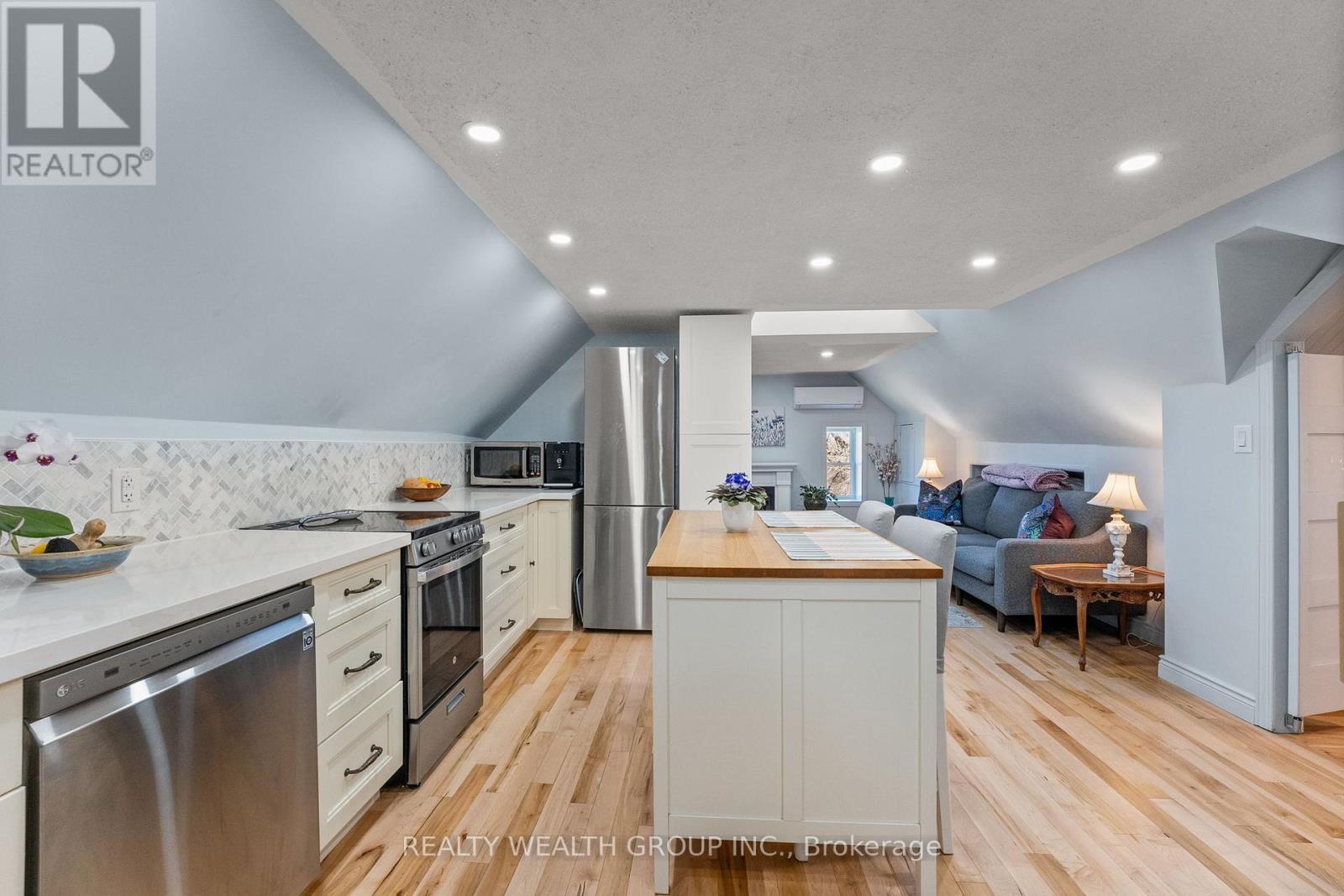 1201 Salem Road, Kawartha Lakes, ON - Indoor Photo Showing Kitchen With Upgraded Kitchen