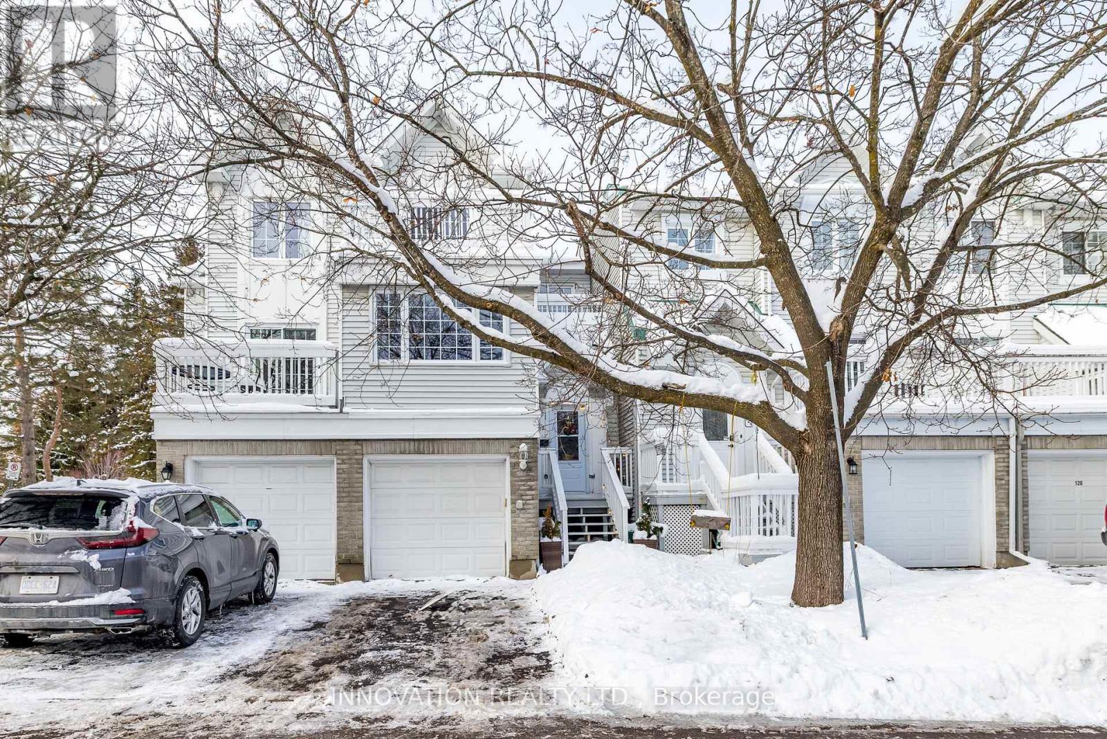 Bright townhouse with no Rear Neighbours! - 58 - 122 Castlegreen Private, Ottawa, ON