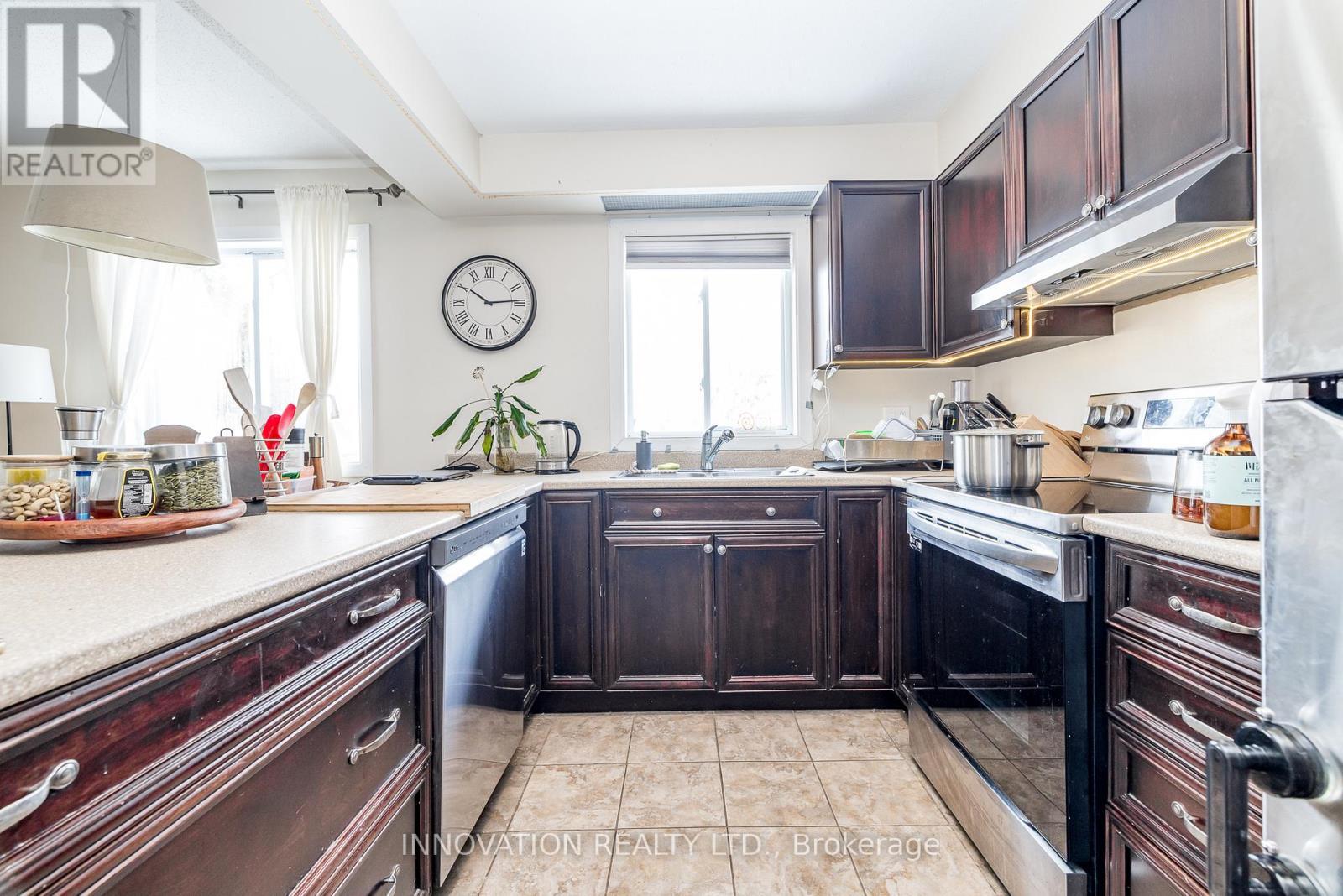 Kitchen appliances 2023, window faces greenspace - 58 - 122 Castlegreen Private, Ottawa, ON