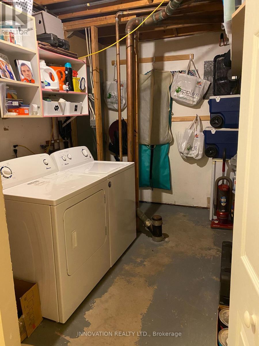 mudroom with inside access to garage - 58 - 122 Castlegreen Private, Ottawa, ON