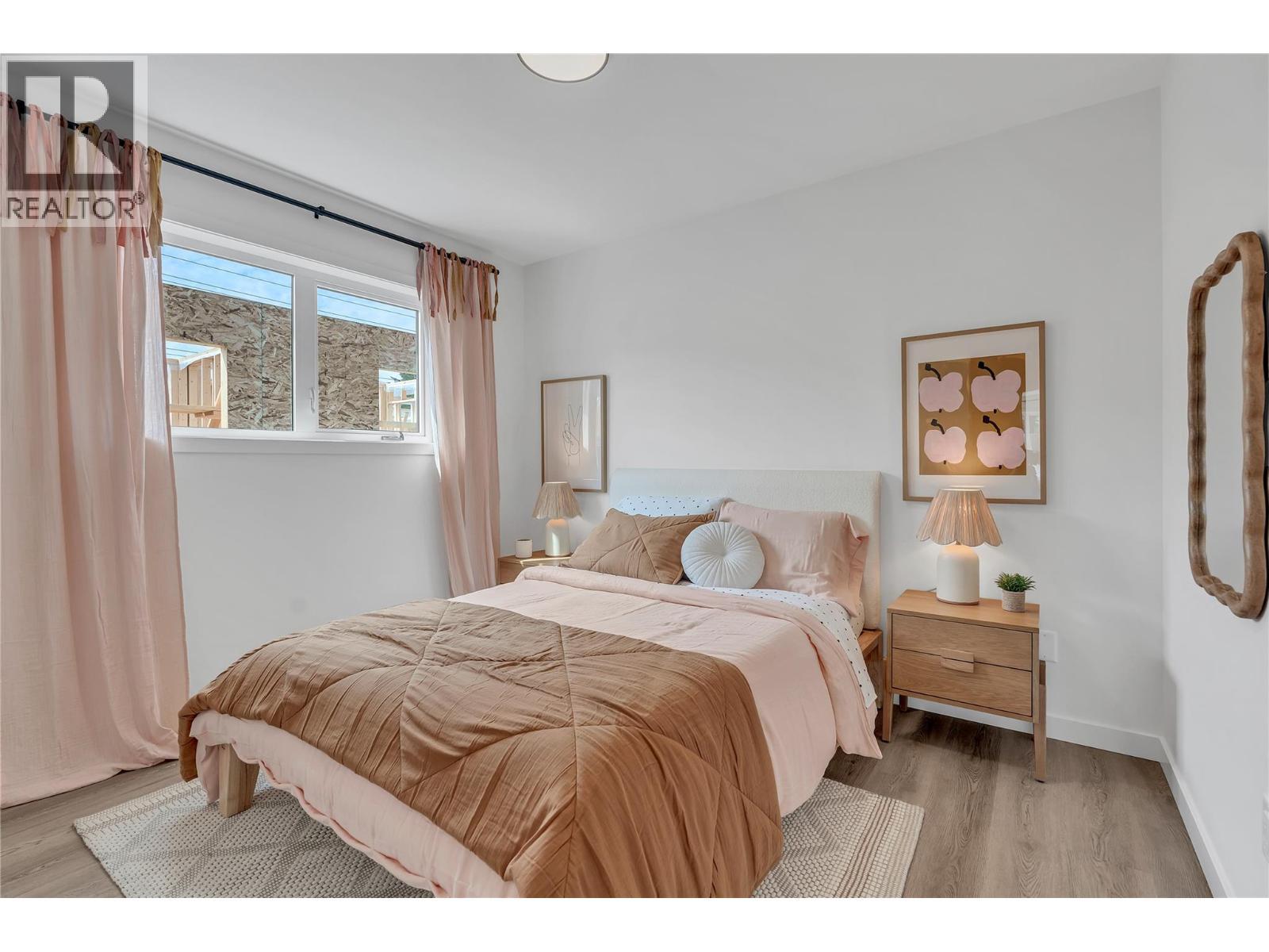 687 Victoria Drive Unit# 101, Penticton, BC - Indoor Photo Showing Bedroom