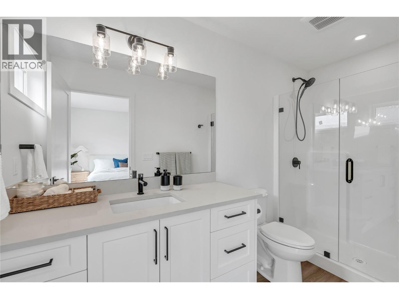 687 Victoria Drive Unit# 101, Penticton, BC - Indoor Photo Showing Bathroom