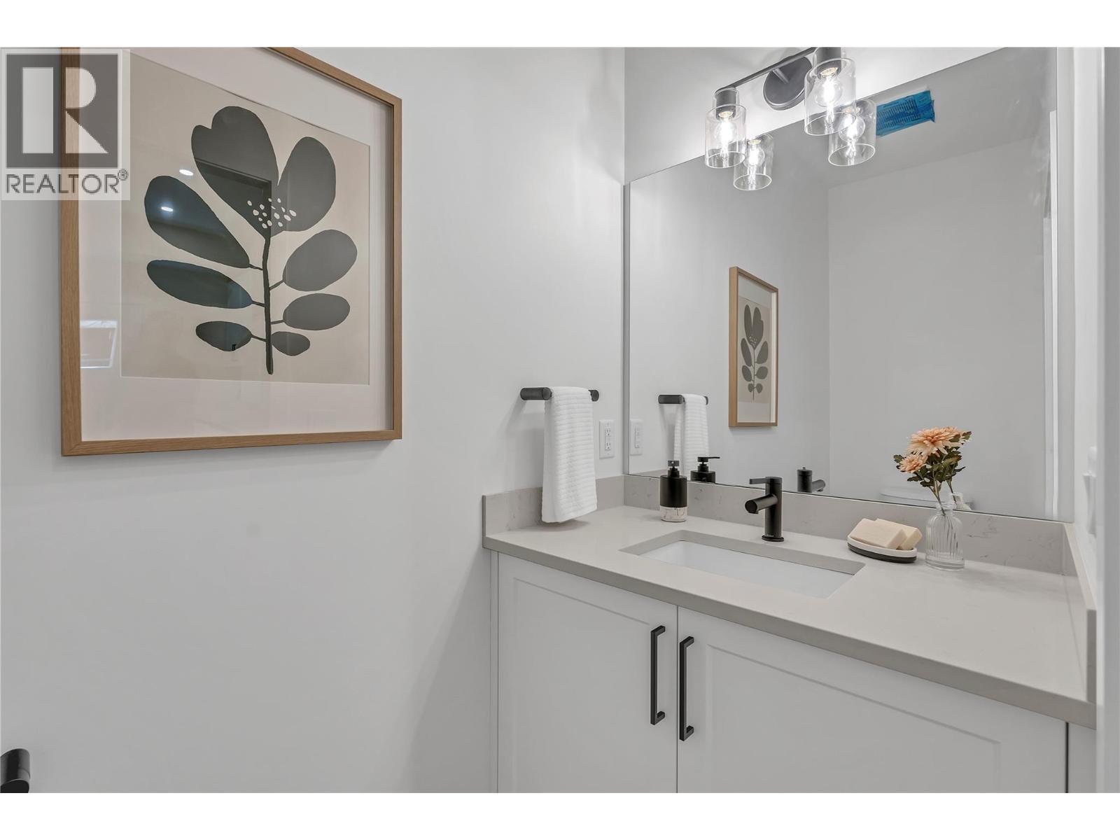 687 Victoria Drive Unit# 101, Penticton, BC - Indoor Photo Showing Bathroom