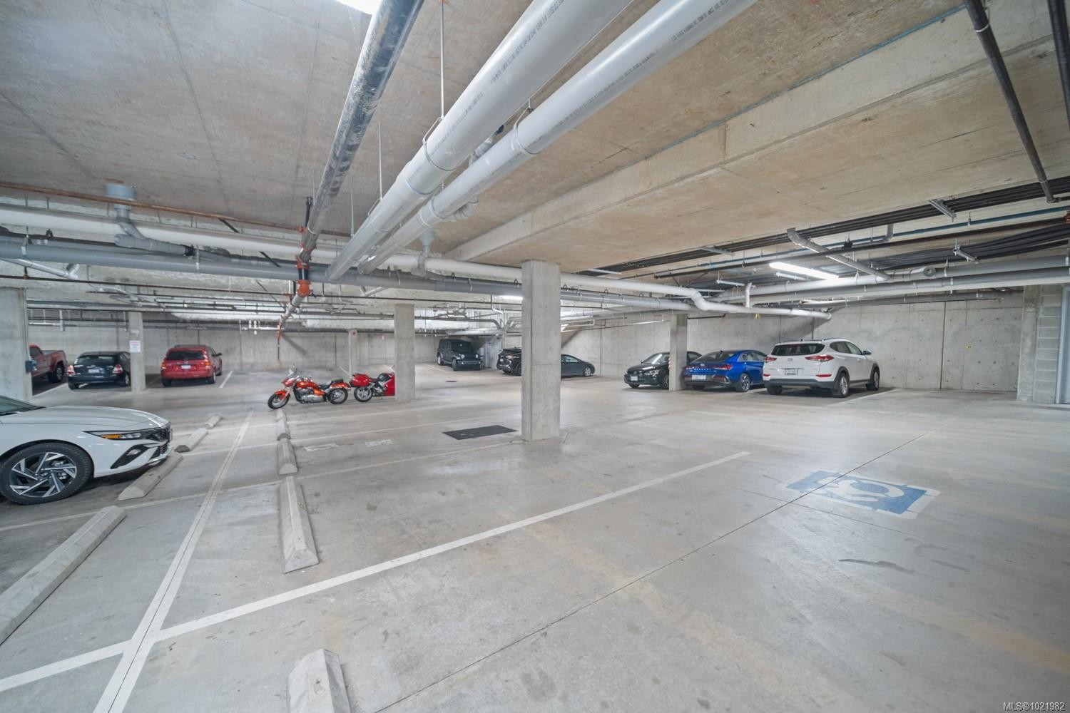310-91 Chapel St, Nanaimo, BC - Indoor Photo Showing Garage