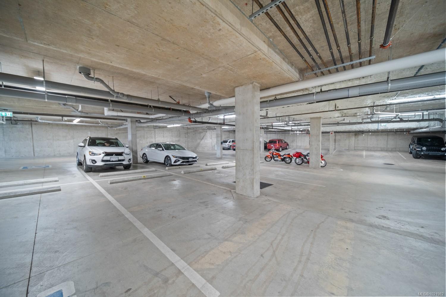 310-91 Chapel St, Nanaimo, BC - Indoor Photo Showing Garage