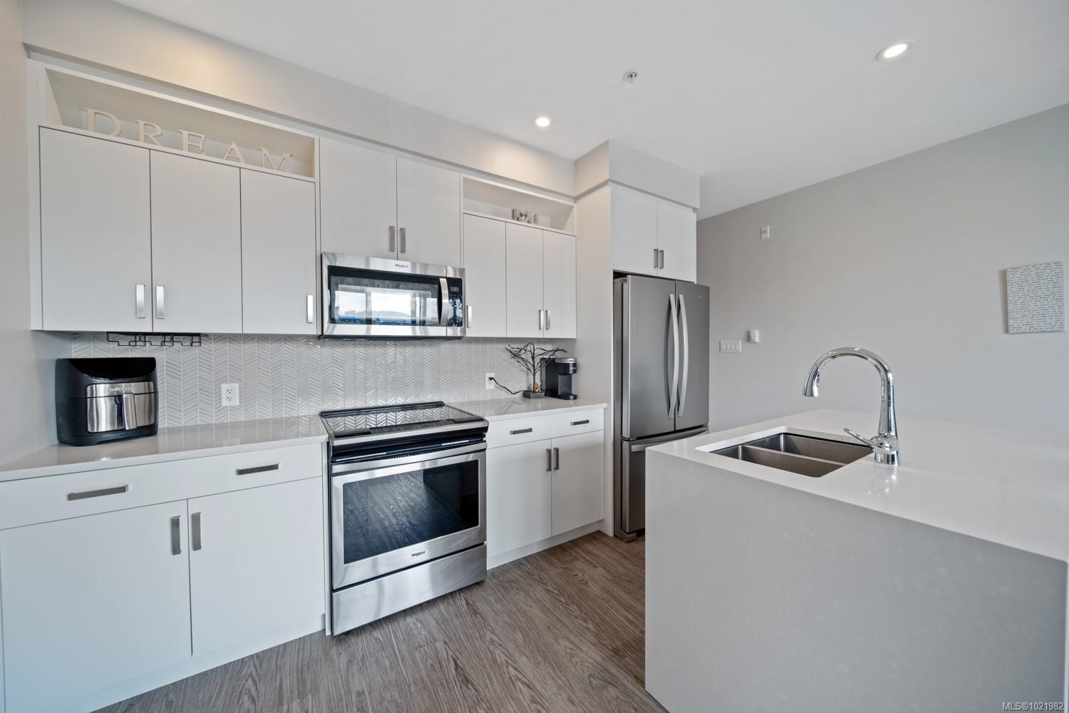 310-91 Chapel St, Nanaimo, BC - Indoor Photo Showing Kitchen With Stainless Steel Kitchen With Double Sink