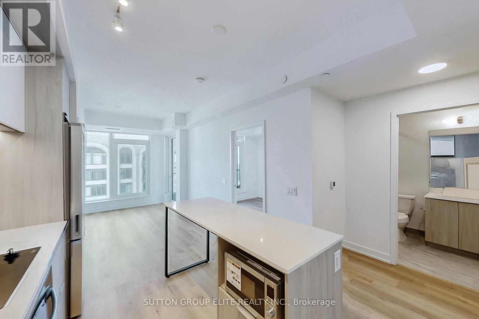 3506 - 395 Square One Drive, Mississauga, ON - Indoor Photo Showing Kitchen