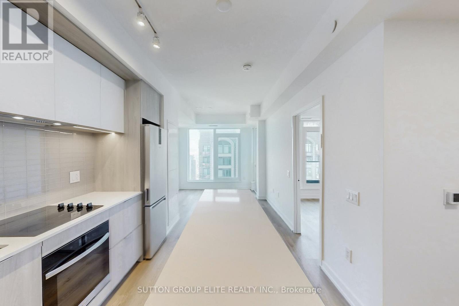 3506 - 395 Square One Drive, Mississauga, ON - Indoor Photo Showing Kitchen