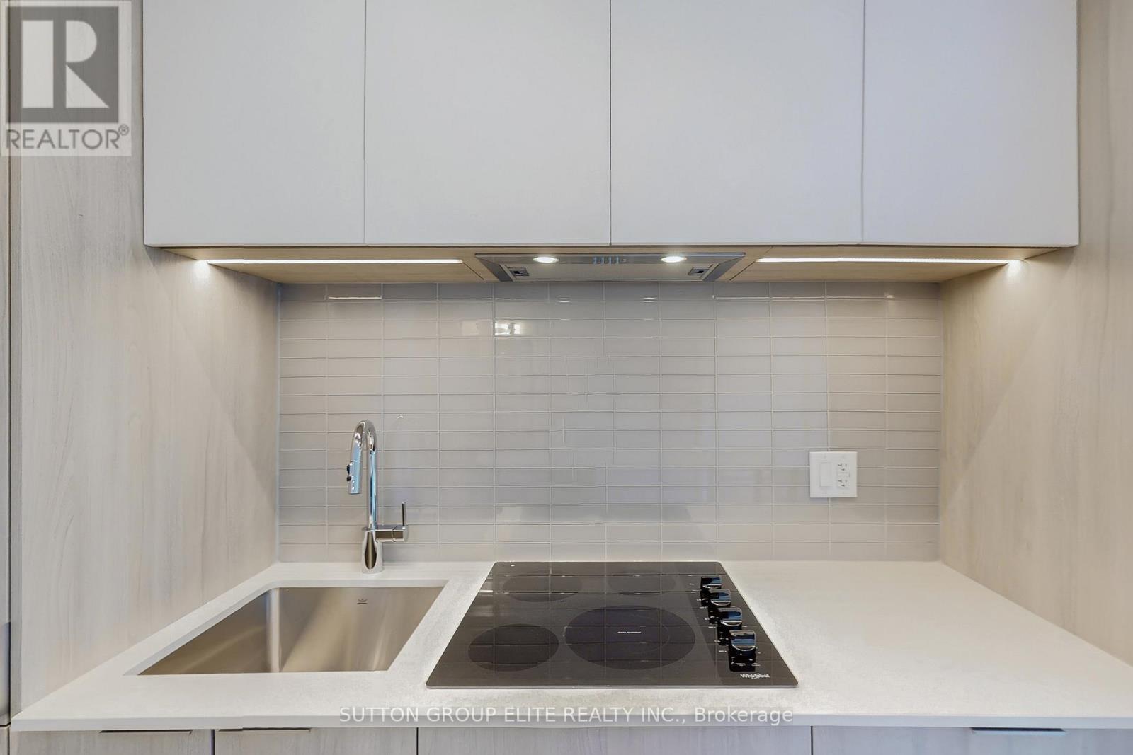 3506 - 395 Square One Drive, Mississauga, ON - Indoor Photo Showing Kitchen