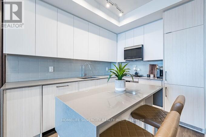709 - 2481 Taunton Road, Oakville, ON - Indoor Photo Showing Kitchen