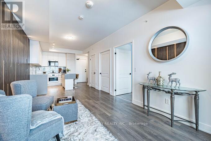 709 - 2481 Taunton Road, Oakville, ON - Indoor Photo Showing Living Room