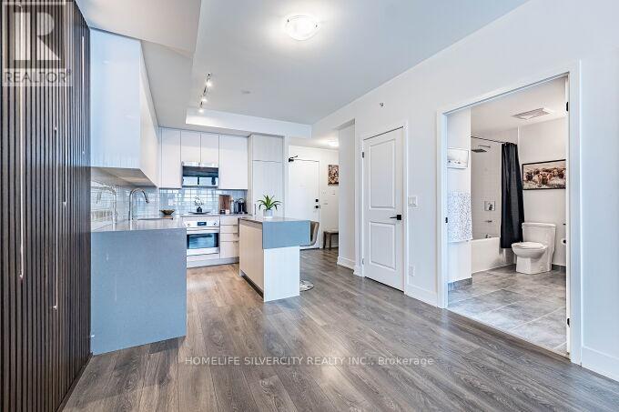 709 - 2481 Taunton Road, Oakville, ON - Indoor Photo Showing Kitchen
