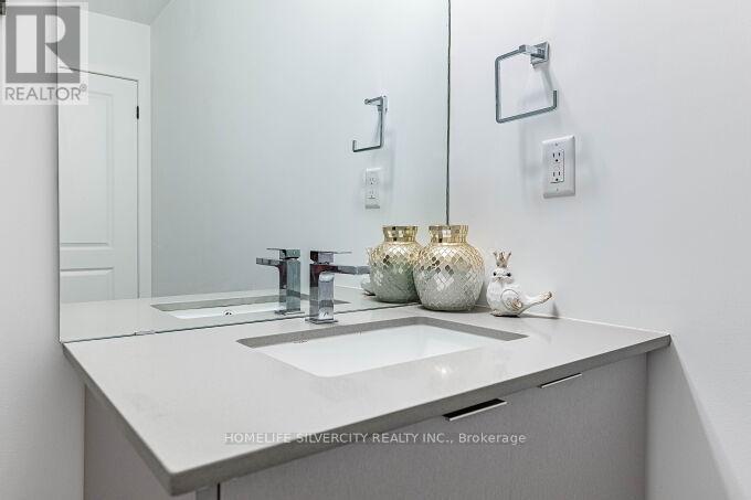 709 - 2481 Taunton Road, Oakville, ON - Indoor Photo Showing Bathroom