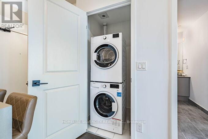 709 - 2481 Taunton Road, Oakville, ON - Indoor Photo Showing Laundry Room