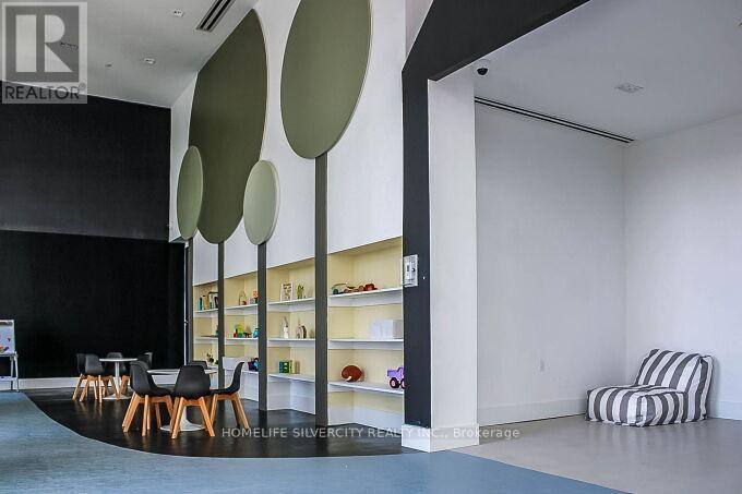 709 - 2481 Taunton Road, Oakville, ON - Indoor Photo Showing Other Room