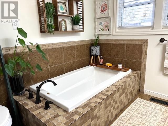 4511 Beaver Avenue, Hanmer, ON - Indoor Photo Showing Bathroom