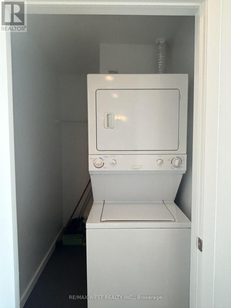 207 - 410 King Street W, Kitchener, ON - Indoor Photo Showing Laundry Room