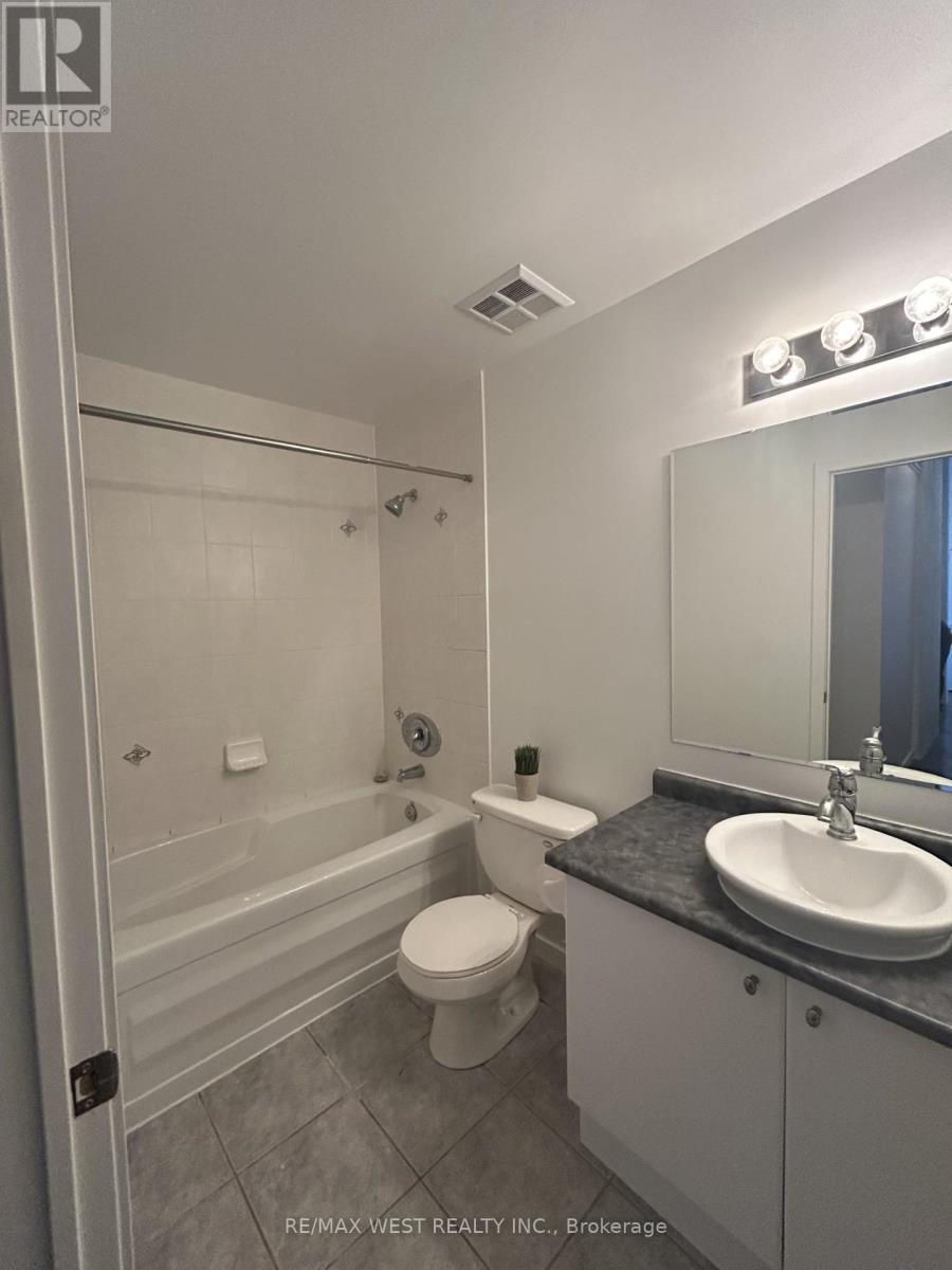 207 - 410 King Street W, Kitchener, ON - Indoor Photo Showing Bathroom