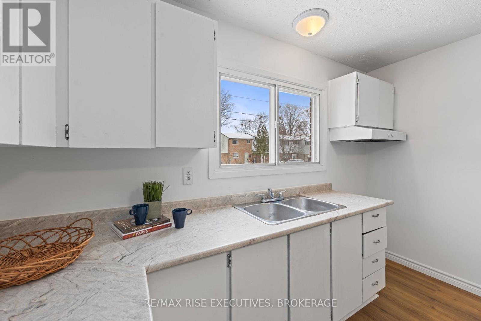 173 - 777 Ashwood Drive, Kingston (South Of Taylor-Kidd Blvd), ON - Indoor Photo Showing Kitchen With Double Sink